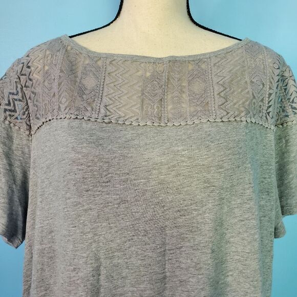 Ava & Viv Light Gray Lace Detail Linen Blend Short Sleeve Shirt - Picture 2 of 6